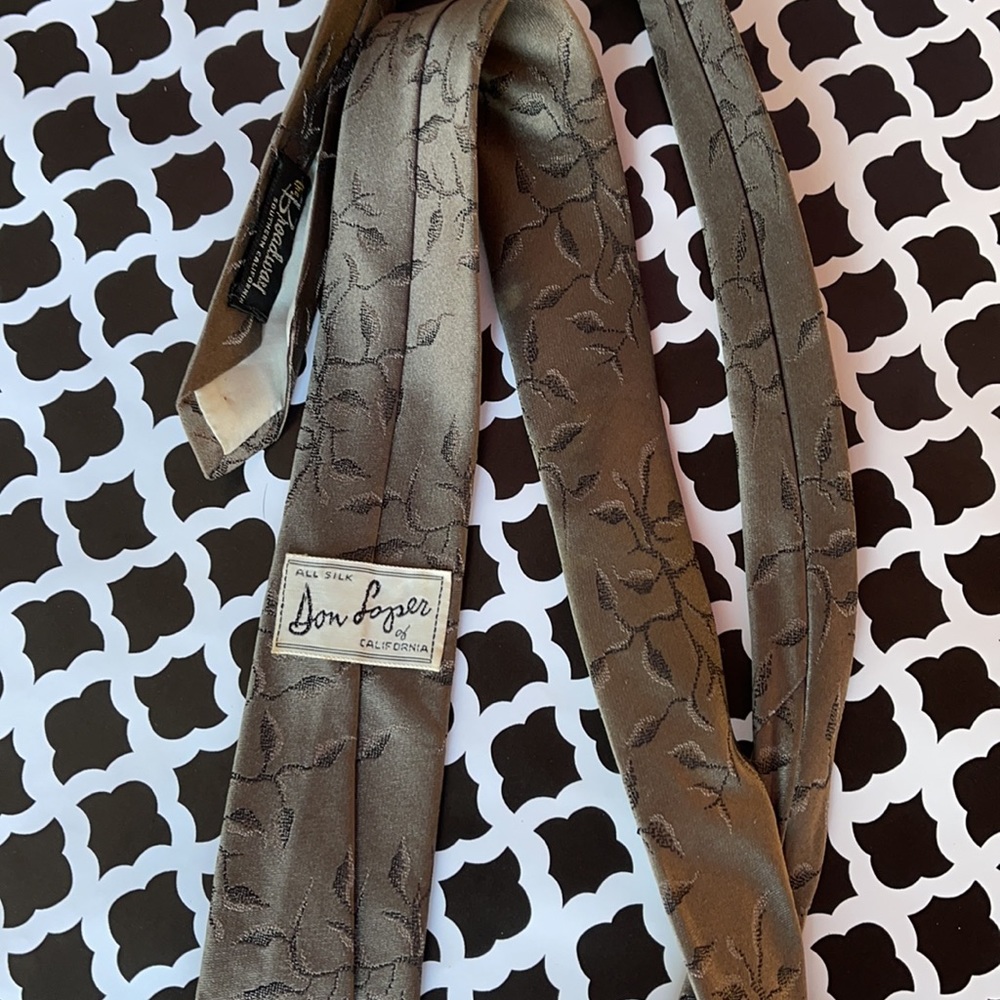 Vintage 100% silk Don Loper tie